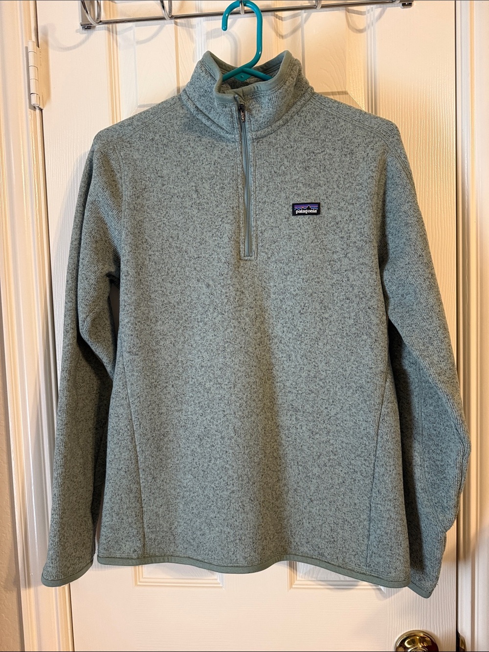 Patagonia Women’s Quarter-Zip Sweater Fleece in Heathered Sage green. Size M
